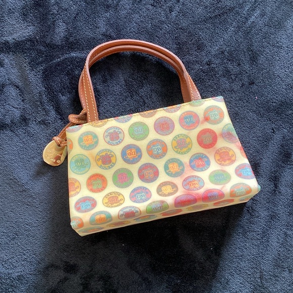 Dooney & Bourke D&B Tiney East West Bag From The Medallion Collection 20… - Picture 2 of 6